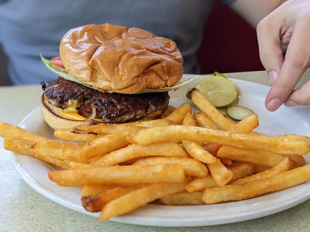 1 2 lb Burger w Fries